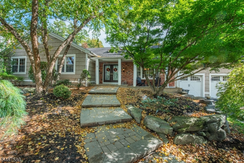 11 Flanders Dr, Montville Twp.