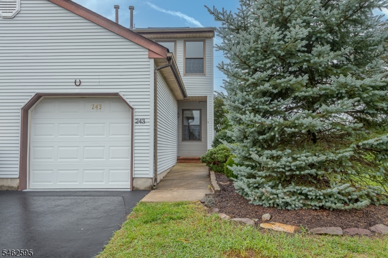 243 Spruce Court, Raritan Twp.