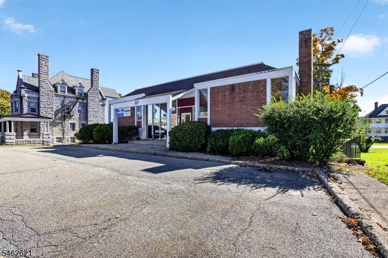 97 Main St, Newton Town
