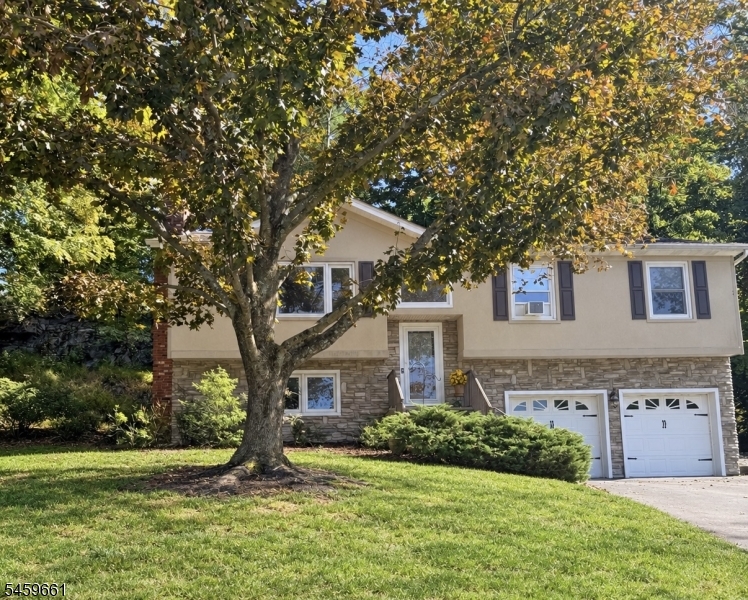109 Valley View Trl, Sparta Twp.