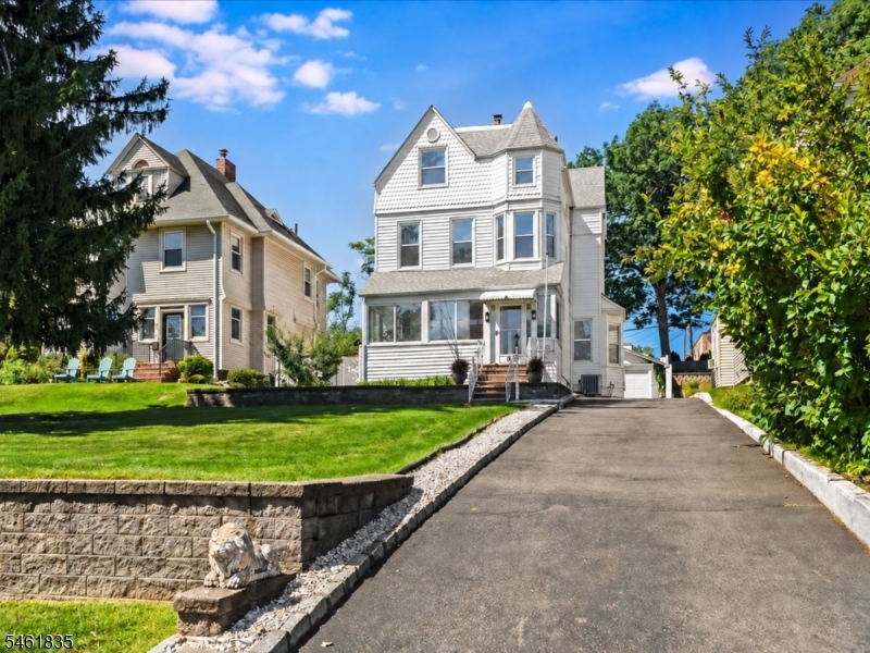 22 Forest St, Montclair Twp.