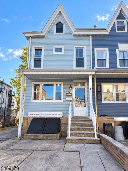 10 W 52nd St, Bayonne City