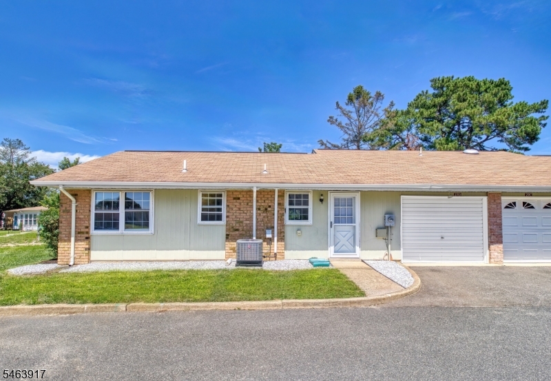 27 Cambridge Cir, Manchester Twp.