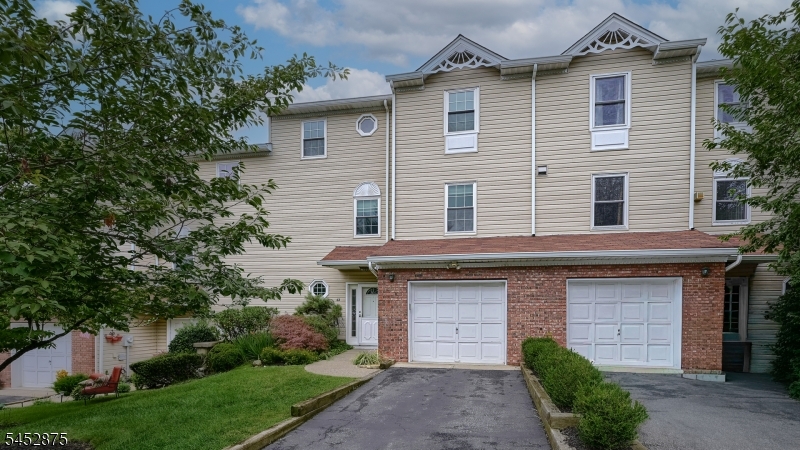 42 Bowfell Ct, Wayne Twp.