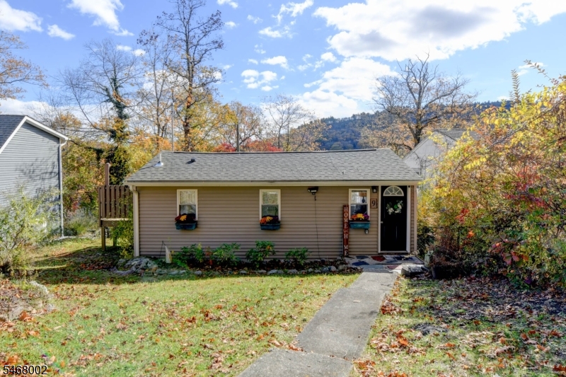 9 Woods Rd, Sandyston Twp.