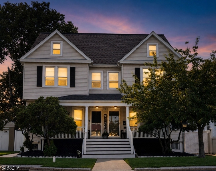 14 Livingston, Lyndhurst Twp.