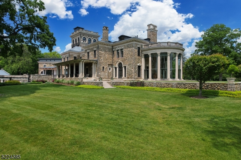 450 Claremont Rd, Bernardsville Boro