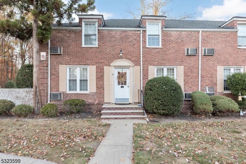 12 B Parkway Village Unit B, Cranford Twp.