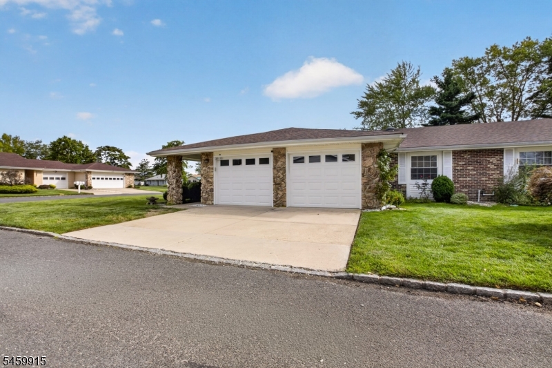 484 Fairton Dr, Monroe Twp.