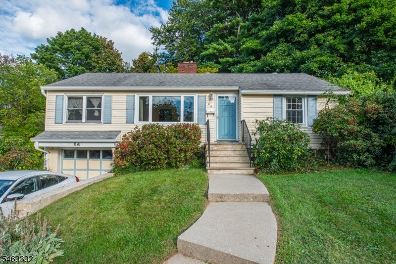 66 HUNTERS LANE, Sparta Twp.