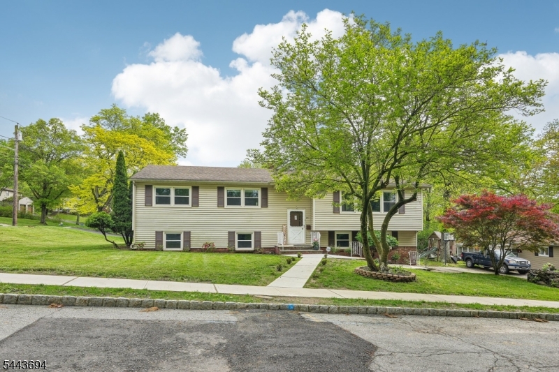 23 Chestnut Rd, West Orange Twp.