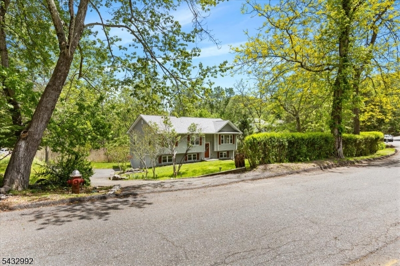 47 Winding Way, Byram Twp.