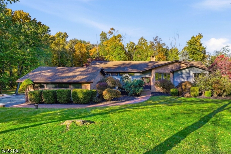 2 Fredonia Ct, Fredon Twp.