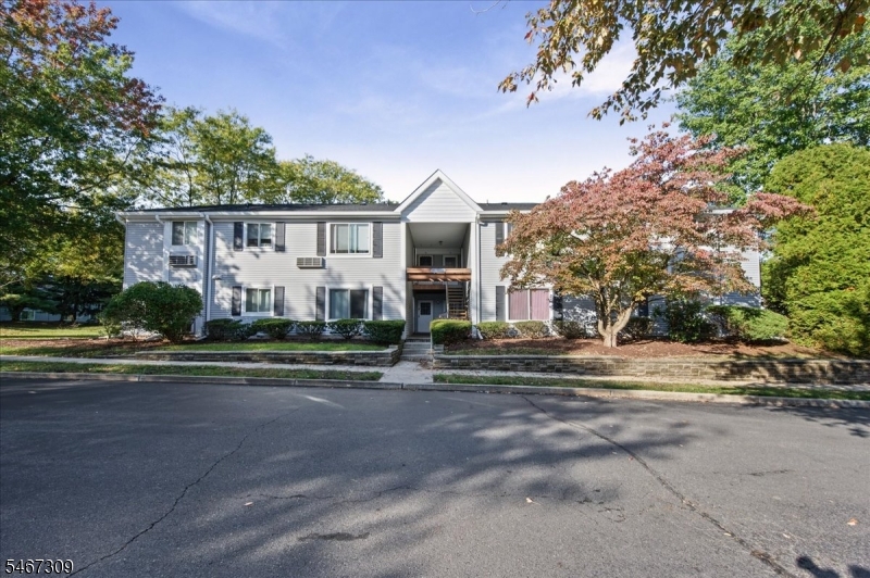 79 Eton Way, Franklin Twp.