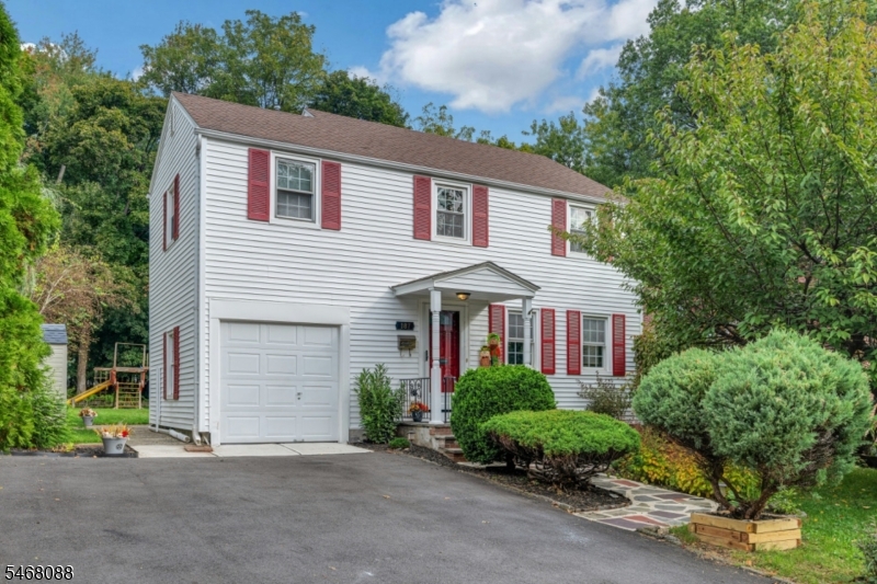 187 Bay Ave, Bloomfield Twp.