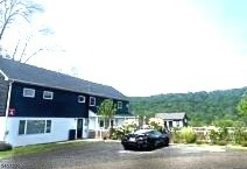 292 W Mill Rd Unit A, Washington Twp.