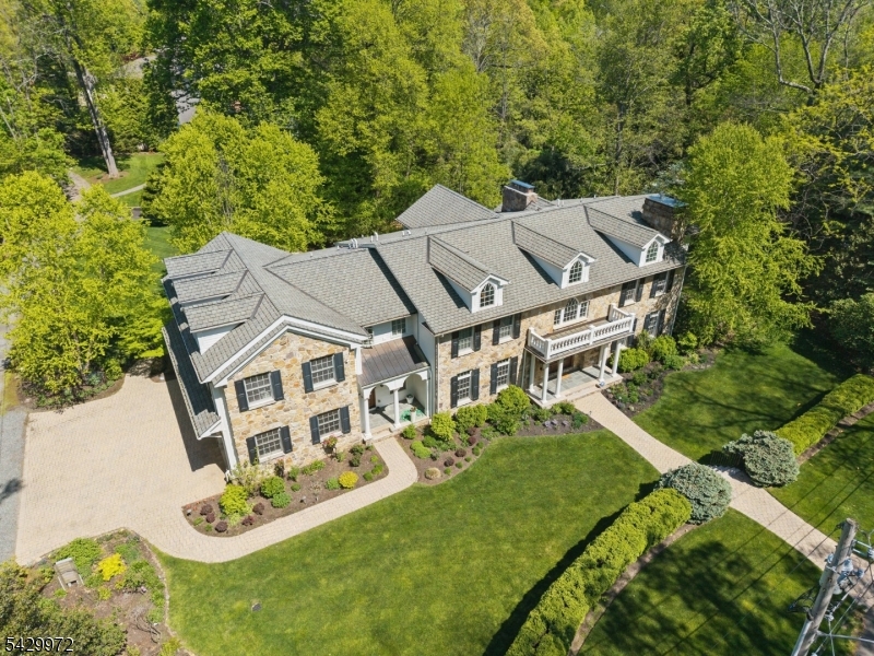 9 Bishops Ln, Millburn Twp.