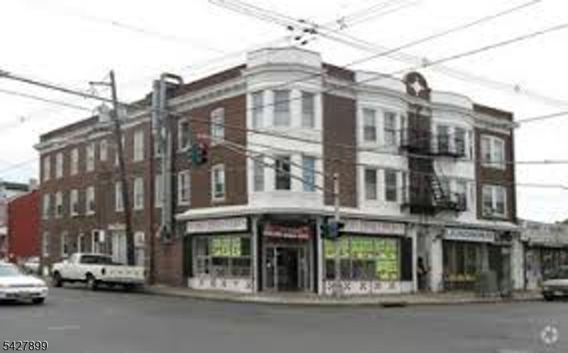 1163 E State St, Trenton City