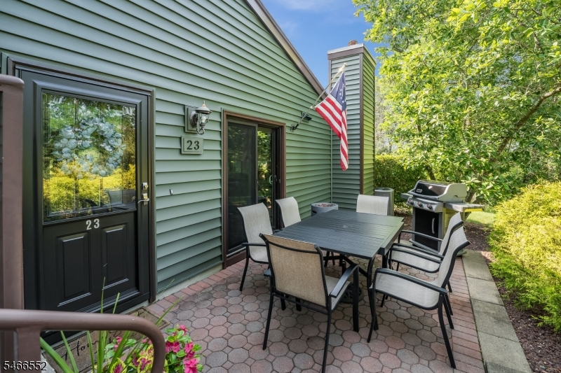 23 Highland Cir, Clinton Twp.