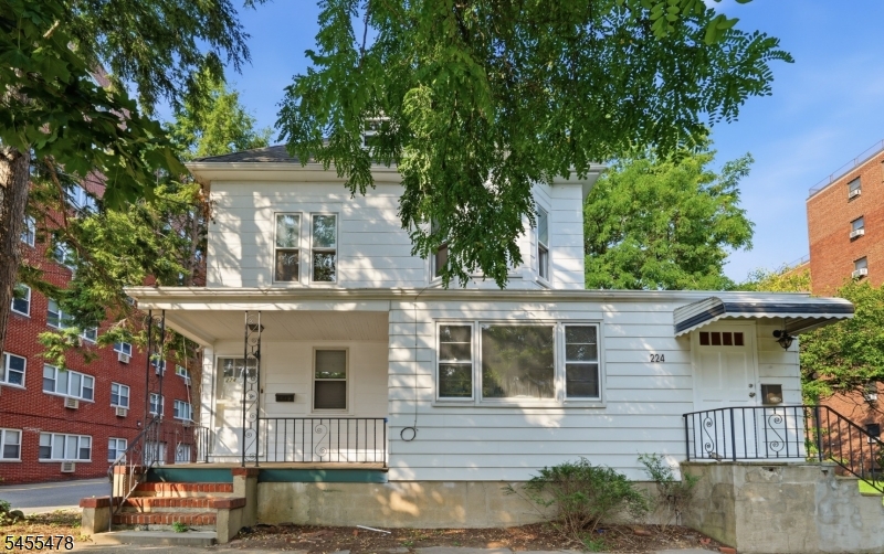 220 Anderson St, Hackensack City