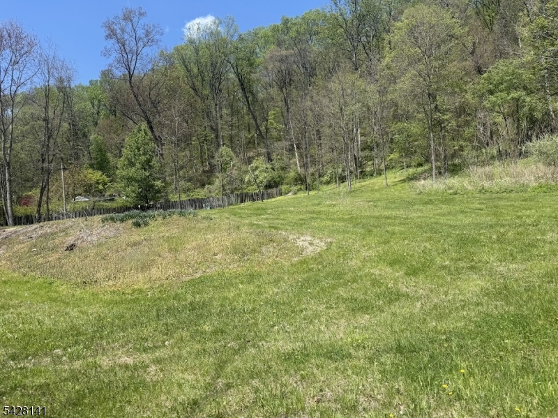 8 Opdykes La, White Twp.