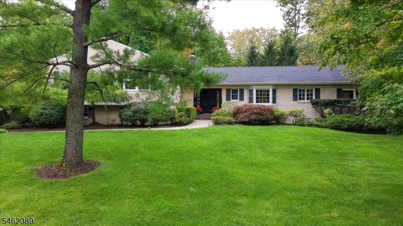 360 Long Hill Dr, Millburn Twp.
