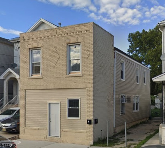 1029 E Grand St — photo 1 of 1