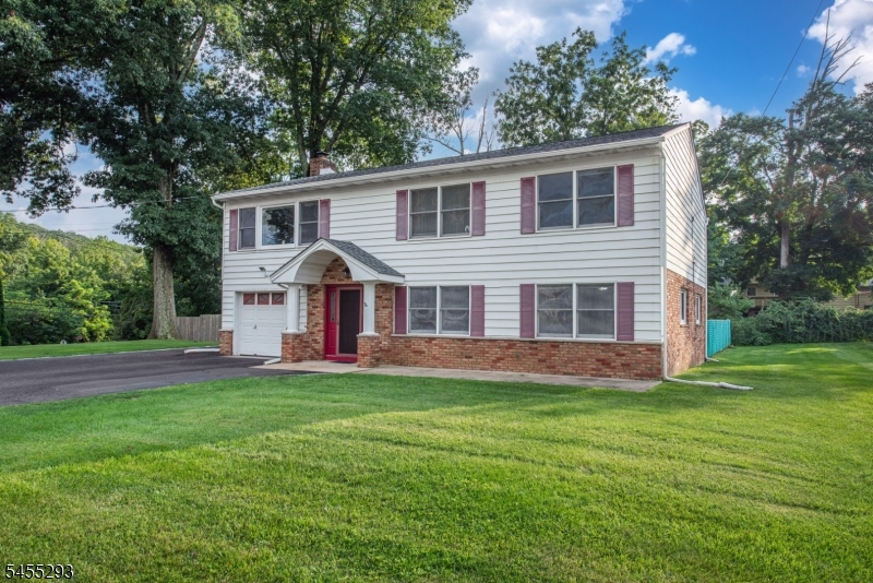 1 James Dr, Mount Arlington Boro