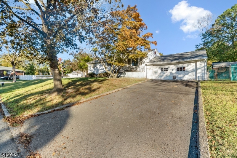 2 Overlook Ave, Little Falls Twp.