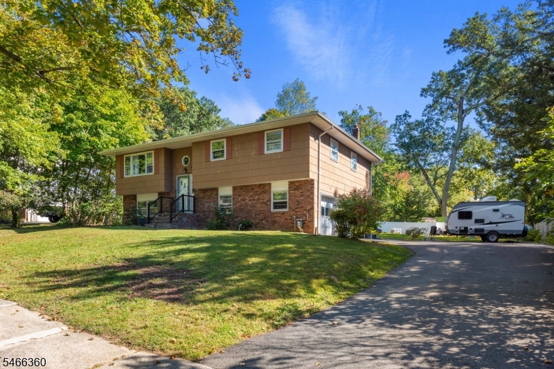 4 Horizon Dr, Roxbury Twp.