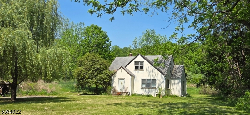 79 Mountain Lake Rd, White Twp.