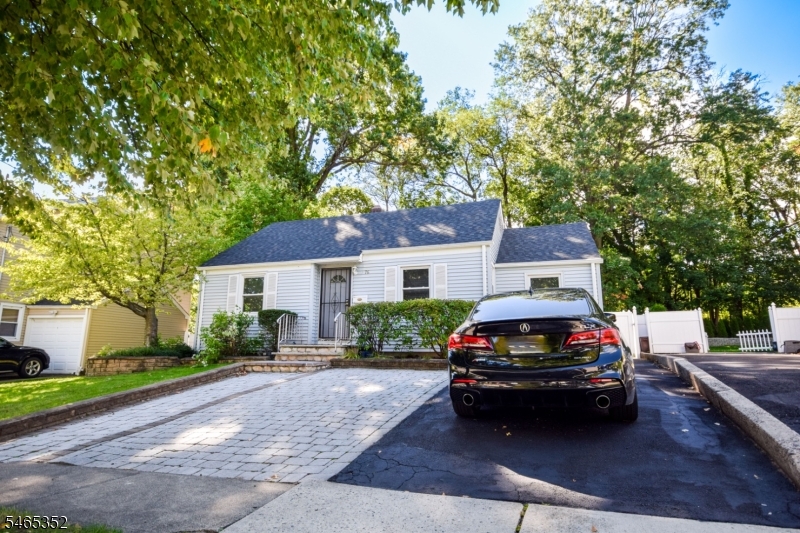 76 Orchard Dr, Clifton City