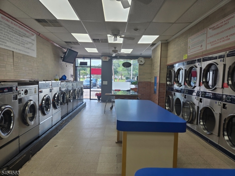 859 Clifton Ave, Clifton City
