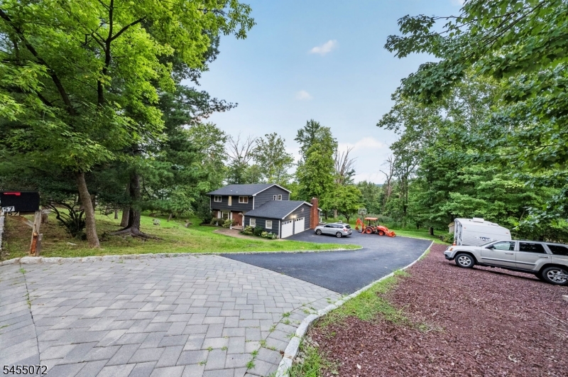 57 Longview Dr, Green Brook Twp.
