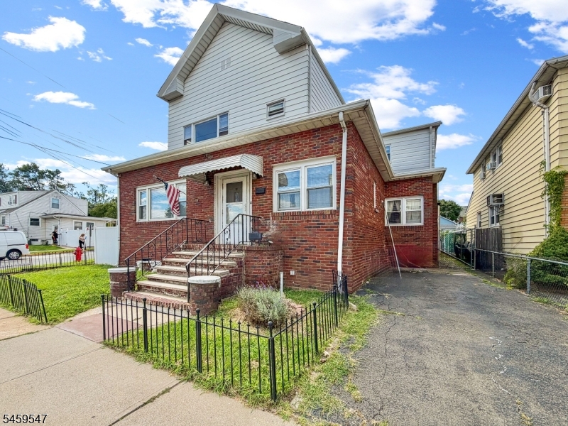 733 Schuyler Ave, Lyndhurst Twp.