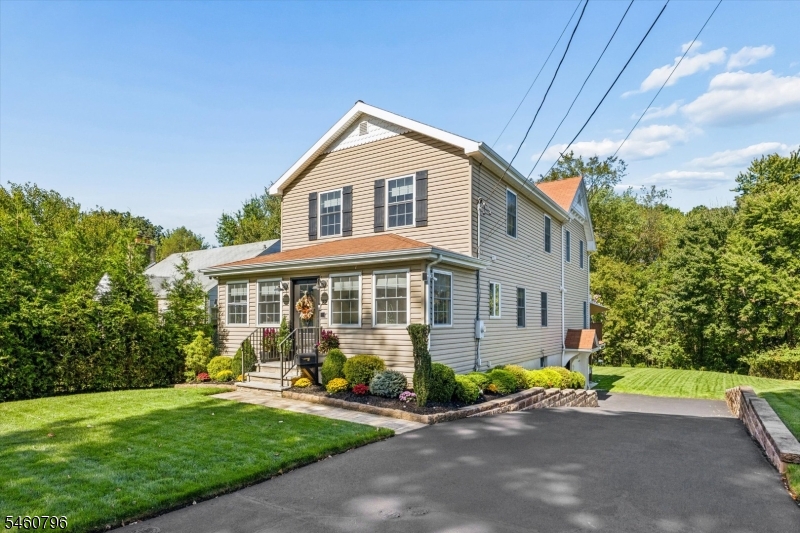 22 Thomas Ter, Wayne Twp.