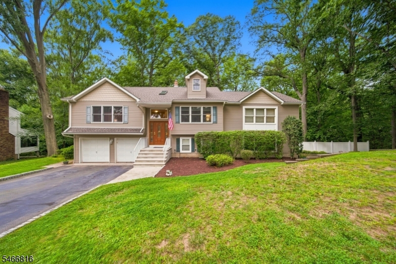 66 Woodside Ave, Hawthorne Boro
