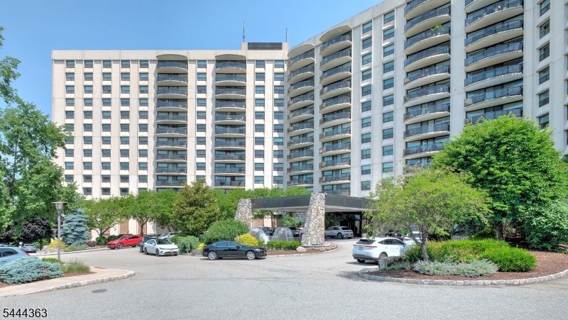 2 Claridge Dr Unit M W, Verona Twp.