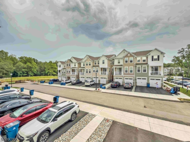 204 Honeysuckle Ln, Warren Twp.