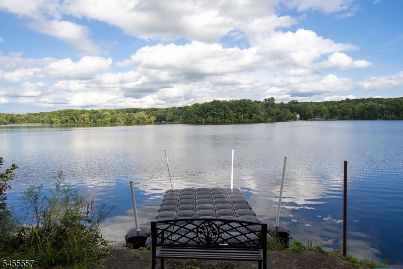 28 Laketop Dr, Hampton Twp.