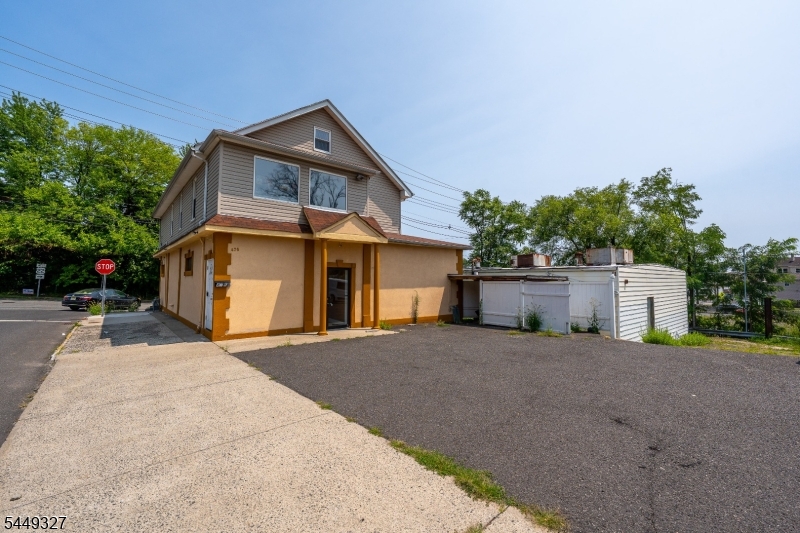 476 Bloy St, Hillside Twp.
