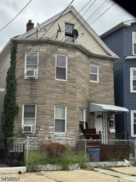92 10Th St, Passaic City