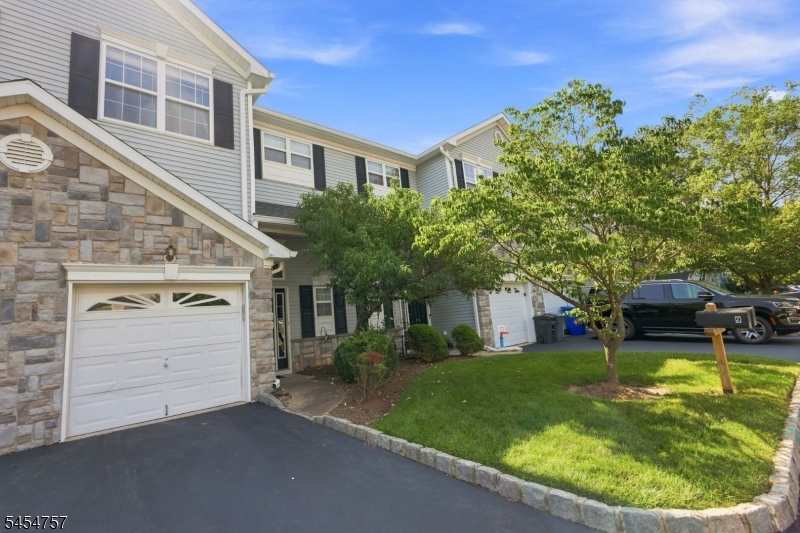 9 Bridgepointe Dr, Old Bridge Twp.