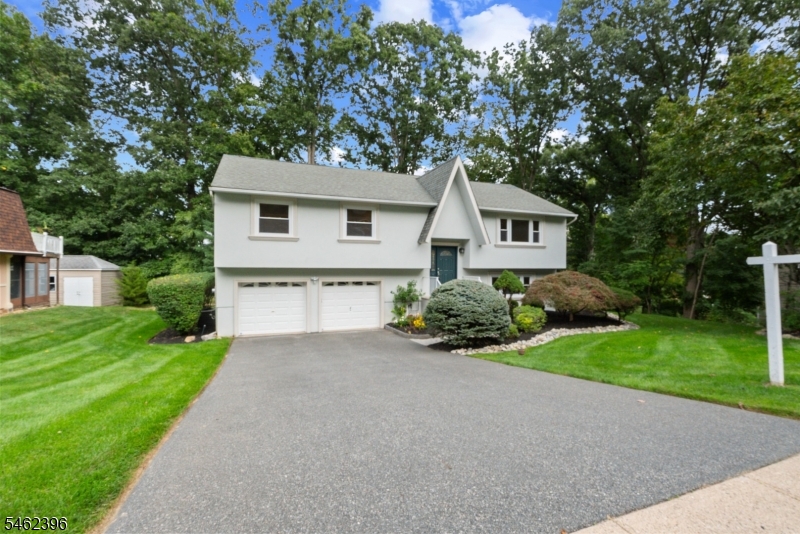39 William Dr, Rockaway Boro