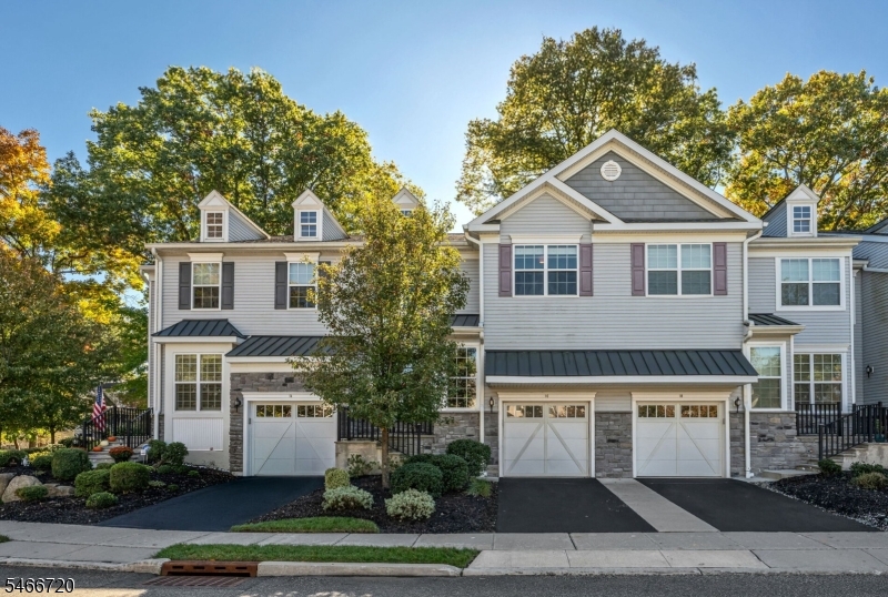 16 Pineview Dr Unit 202, Waldwick Boro