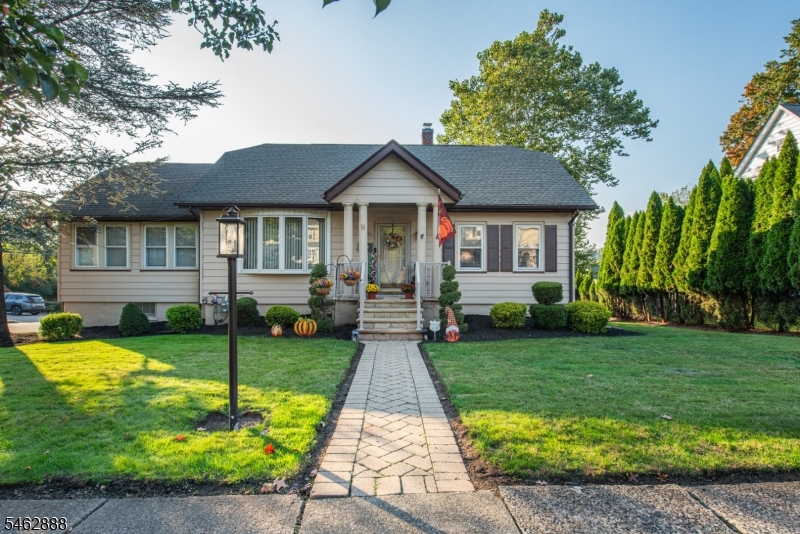 18 Summit Ave, Cedar Grove Twp.