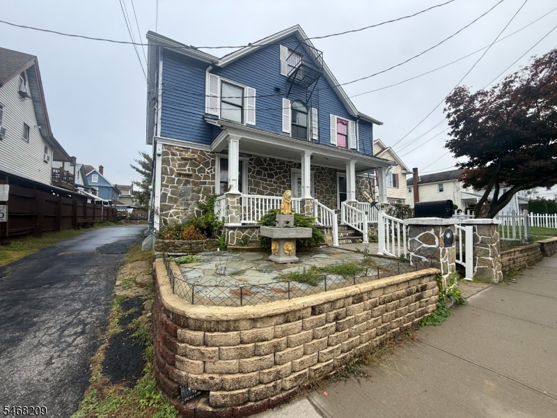 121 W Clinton St, Dover Town