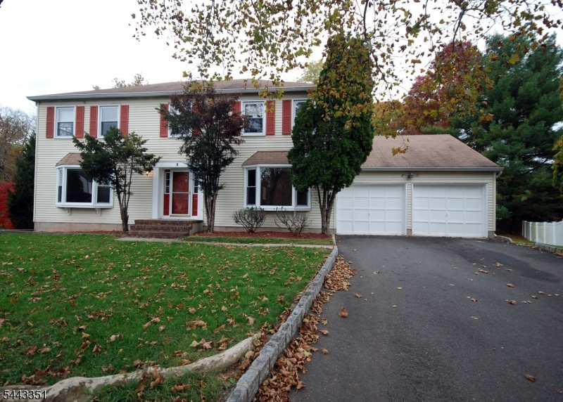 6 Heather Ln, Middlesex Boro