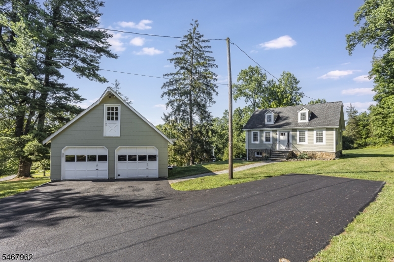 16 Chester Pl, Chester Twp.