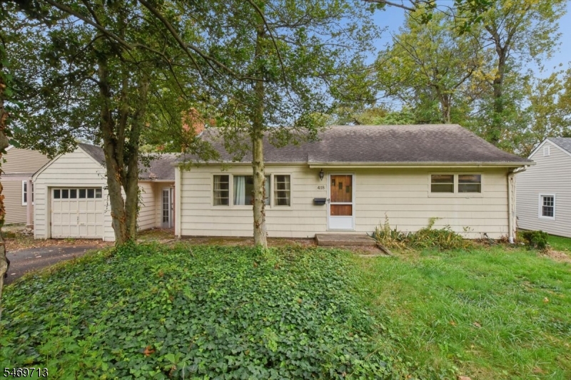 418 Chain O Hills Rd, Woodbridge Twp.